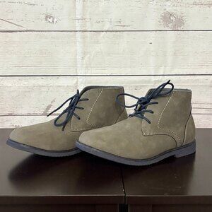 NWOB Crown & Ivy‎ Kids Chuck Grey Shoes Size 3M